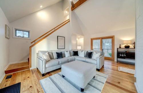 Shepherdstown House | Exclusive Wooded Chalet w Magnificent River Views