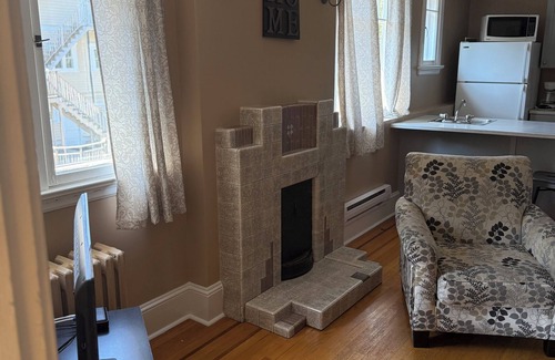 Waterford Valley Apartment | Executive 2 Bedroom Downtown Apartment Midstream Manor Unit 8