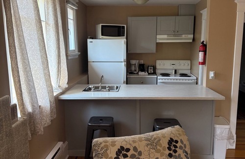 Waterford Valley Apartment | Executive 2 Bedroom Downtown Apartment Midstream Manor Unit 8