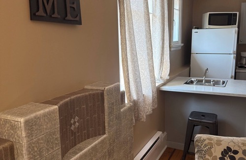 Waterford Valley Apartment | Executive 2 Bedroom Downtown Apartment Midstream Manor Unit 8