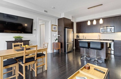 Sherwood Park Condo | Executive 2BR/2BA Midtown Toronto, Work-from-Home!
