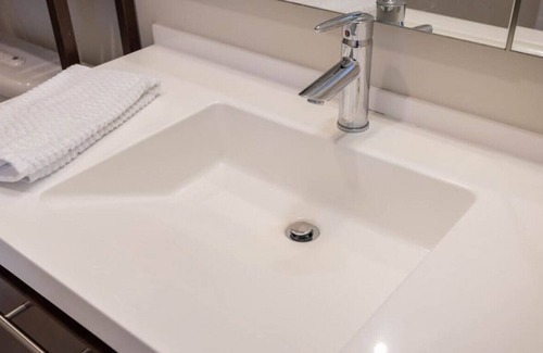 Sherwood Park Condo | Executive 2BR/2BA Midtown Toronto, Work-from-Home!