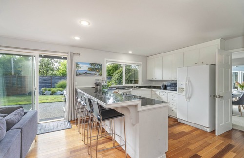 Clyde Hill House | Executive 4BR Home, Clyde Hill, AC, Pet ok, Large Fenced Garden, WIFI, Oct %