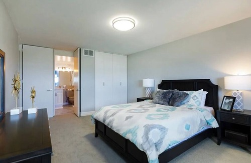 Detroit Apartment | Executive Balcony Suite Downtown Detroit