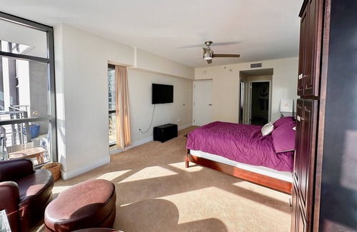 Downtown San Diego Condo | Executive bay view downtown Condo close to Convention Petco Park & Gaslamp