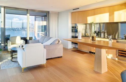 Coal Harbour Condo | Executive corporate stay in beautiful Coal Harbour.