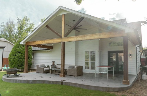 South Tulsa House | Executive & Family-Friendly Tulsa Home — Just 15 Min from Jenks Outlet Shopping