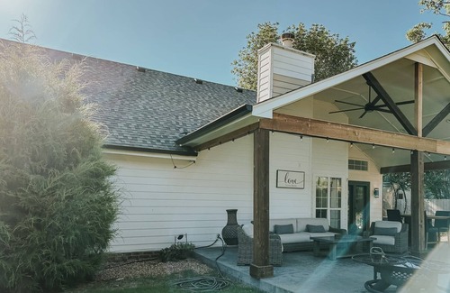 South Tulsa House | Executive & Family-Friendly Tulsa Home — Just 15 Min from Jenks Outlet Shopping