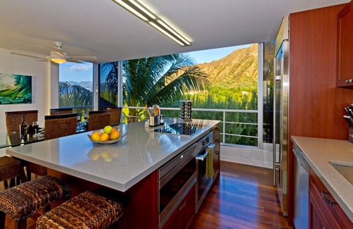 Diamond Head - Kapahulu - St. Louis Condo | Executive Gold Coast Oceanfront Suite: Diamond Head Views, Amazing Seaside Pool