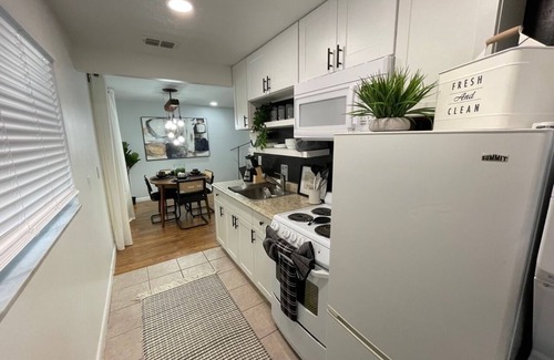 Lake Mary Cottage | Executive Guesthouse Retreat – Private Pool & King Suite