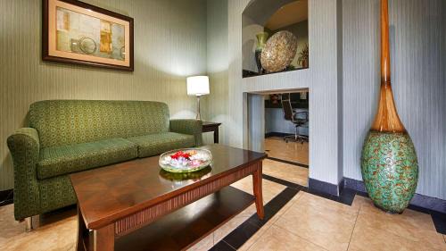 Marlin Hotel | Executive Inn & Suites