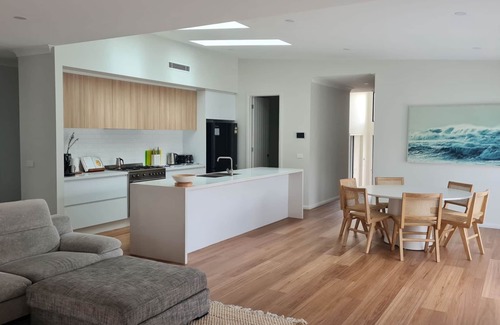 Bermagui House | Executive Luxury Home - 54 Songlark Street