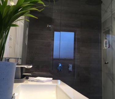 Bathurst Villa | Executive Villa, private 2 bedroom in ideal location
