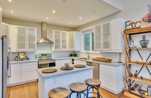 Wasaga Beach Cottage | EXECUTIVE WATERFRONT LIVING AT ITS FINEST! WELCOME to this immaculate home!