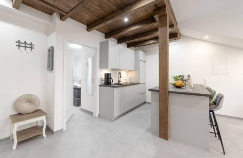 Wollmatingen Apartment | Exklusive (DG) Neubau-Ferienwohnung mit Fernsicht