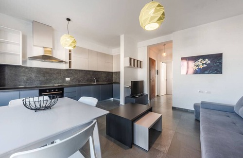 Ishem Apartment | Expansive Apartment with Beach Access - Jasemin