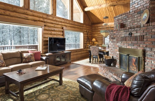 West Glacier Cabin | Expansive Log Home Lodge with Resort Amenities