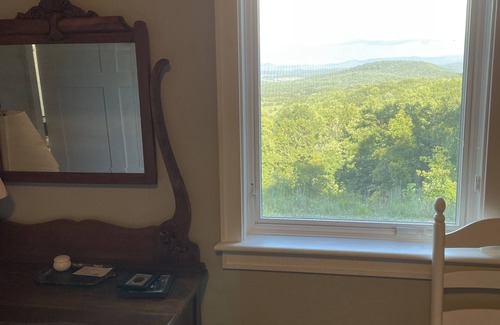 Rockbridge Baths Apartment | Expansive Mountain View and easy 15-minute access to Lexington, VA