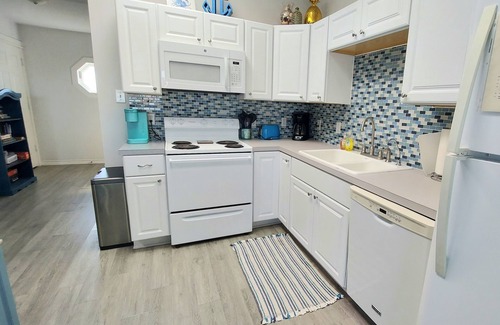 Surfside Beach House | Expansive ocean views from double decks, just steps to beach
