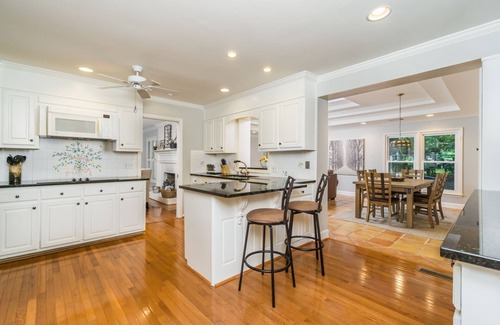 Cumberland House | Expansive ranch on private wooded lot! E Cobb