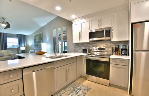 Holmes Beach Condo | Expansive Views, Walk to Beach and Grocer, Anna Maria Island Vacation Rental