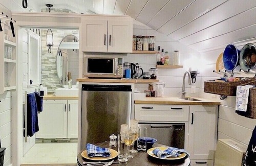 Kenai Cabin | Experience as if it’s yours, a Contemporary luxury Cabin on Alaska’s #1 Beach.