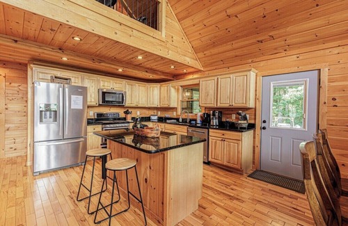Bryson City Cabin | Experience breathtaking mountain views at Changes in Altitude!