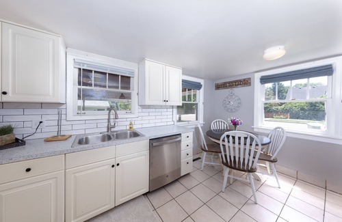 Caldwell House | Experience Caldwell Charm/Visit the Wineries at this Historic 4 bdrm House+ WiFi