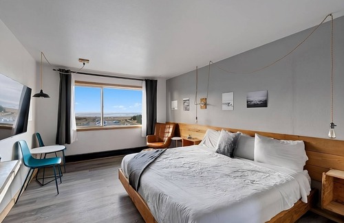 Long Beach Hotel | Experience Coastal Comfort! Indoor Swimming Pool, Pets Allowed, Free Parking!