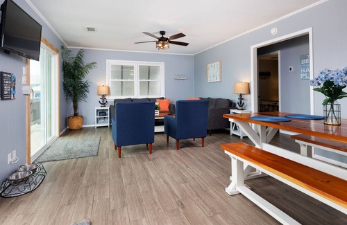 Fort Morgan Cabin | Experience Coastal Living at The Blue Pearl: Private Beach Access | Pet-Friendly