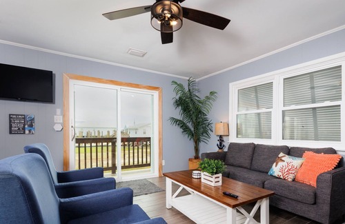 Fort Morgan Cabin | Experience Coastal Living at The Blue Pearl: Private Beach Access | Pet-Friendly