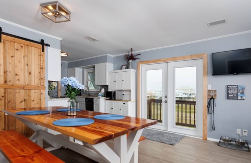 Fort Morgan Cabin | Experience Coastal Living at The Blue Pearl: Private Beach Access | Pet-Friendly