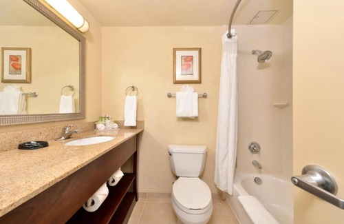 Lake Oswego House | Experience comfortable accommodations and a plethora of amenities