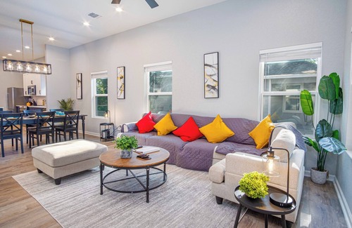 Denver Heights House | Experience Convenience w/4BR/3BA Near Alamodome