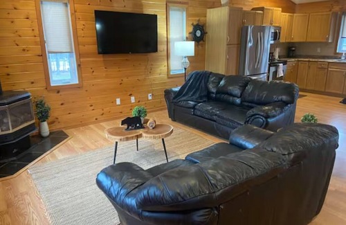 Miller Lake Cottage | Experience four seasons of fun at Black Bear Lodge!