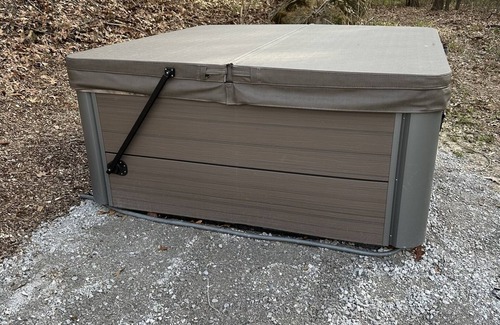 Carterville RV Rental | Experience Glamping in style. private Hot tub spa! Private lake -Pet Friendly