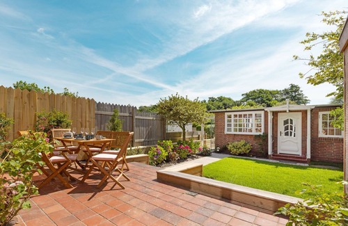 List House | "Experience luxury and relaxation in the Buhne 44 vacation apartment on Sylt!"