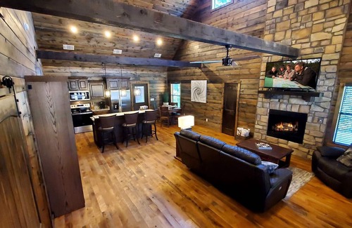 Broken Bow Cabin | Experience luxury, excitement, and romance in this cabin with a hot tub. ππ₯