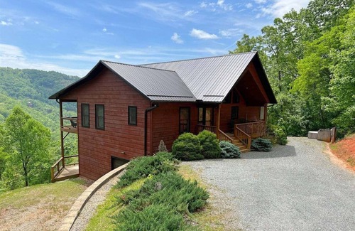 Bryson City Cabin | Experience luxury in the Smoky Mountain High cabin