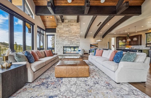 The Highlands House | Experience luxury at The Crowne Summit with stunning mountain views!