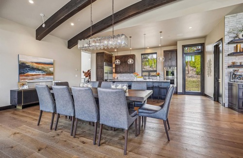 The Highlands House | Experience luxury at The Crowne Summit with stunning mountain views!