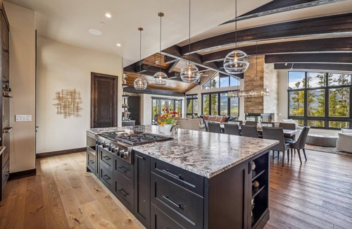 The Highlands House | Experience luxury at The Crowne Summit with stunning mountain views!