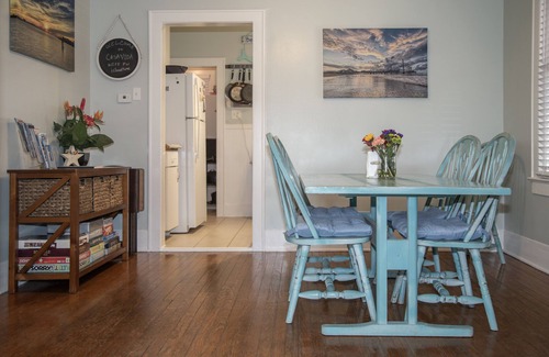 Galveston House | Experience Midtown charm near Galveston Seawall