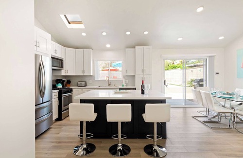 Little Tuscany House | Experience Modern Luxury at Desert Hideaway