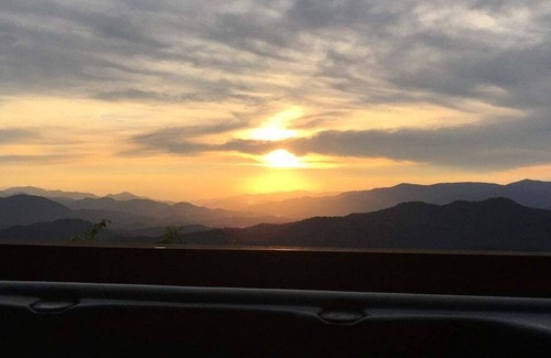 Bryson City Cabin | Experience mountain serenity at A Bear's Retreat, Bryson City, NC