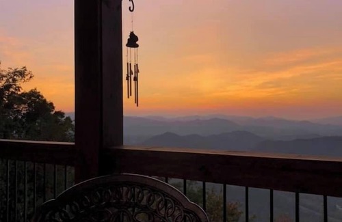 Bryson City Cabin | Experience mountain serenity at A Bear's Retreat, Bryson City, NC