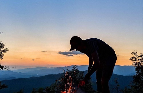 Bryson City Cabin | Experience mountain serenity at A Bear's Retreat, Bryson City, NC