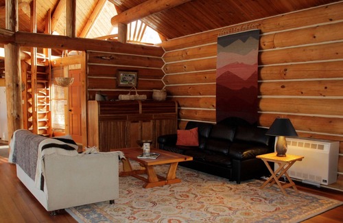 Polebridge House | Experience nature's call deep in your heart's core!