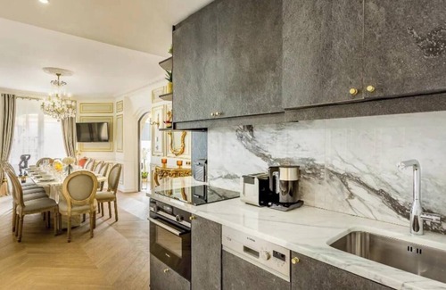 Palais-Royal Apartment | Experience Parisian Heritage 5 bedroom Apartment in Louvre