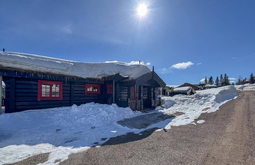 Mælem House | Experience peace and nature in a holiday home with mountain views and sauna.